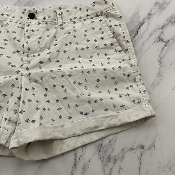 Banana Republic Womens Geometric Print Chino Shorts Size 12 Cream Black Roll Hem - Picture 3 of 10